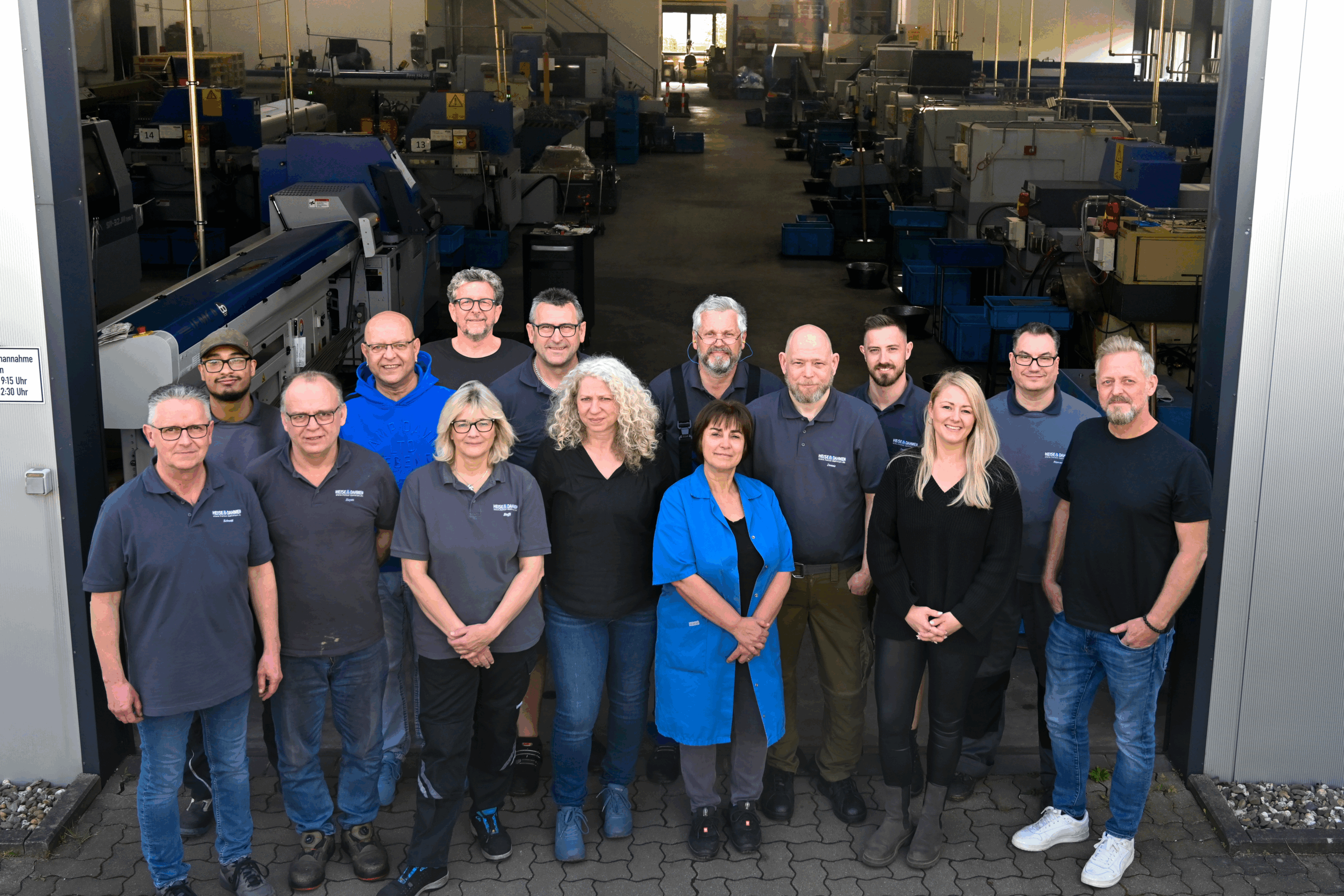 Gruppenbild des gesamten Teams von der Heise & Dahmen GmbH